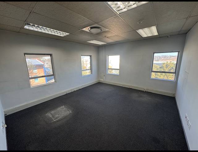 985M² WAREHOUSE TO LET IN LINBRO PARK